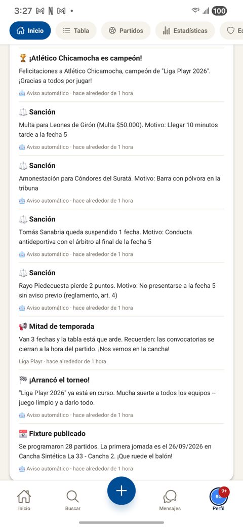 Feed del torneo con comunicados del organizador y avisos automáticos de sanciones y del campeón