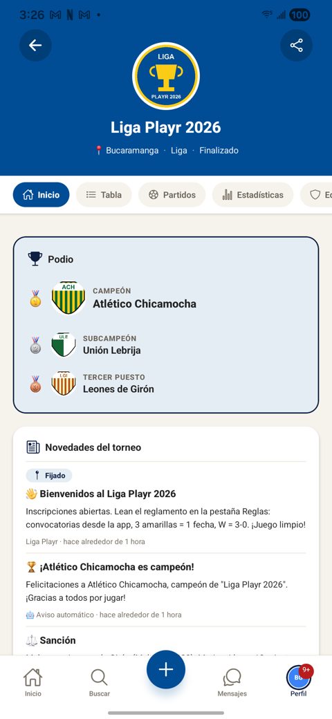 Pantalla de un torneo terminado: podio con campeón, subcampeón y tercer puesto, cada uno con su escudo